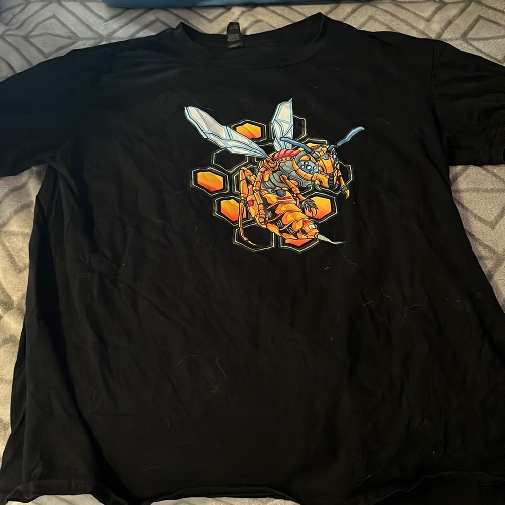 Bumble Bee transformer T-shirt, Size L.
